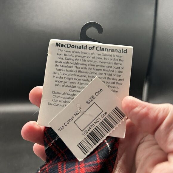 New Ingles Buchan Tie Men's 56" 3.5" Wide Green Red Plaid 100% Pure New Wool - Picture 4 of 5